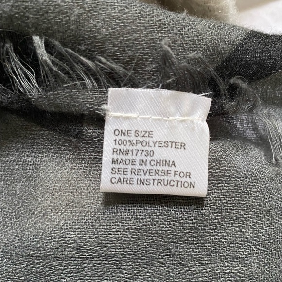 Forever 21 Cross/X Print Scarf Grey - Picture 2 of 2